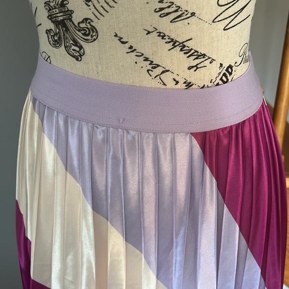SHEIN CURVE SKIRT - Picture 3 of 4